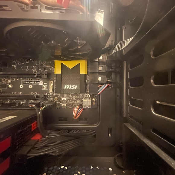 Full Set PC Custom PC Monitor Keyboard And Headset - Picture 15 of 15